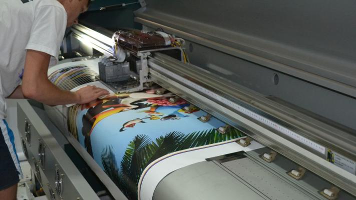 Что означает широкоформатная печать?