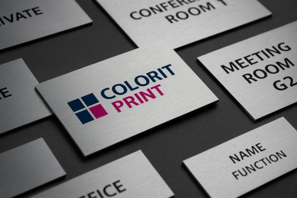 УФ-печать на металле, пластике и акриле — долговечные решения для бизнеса